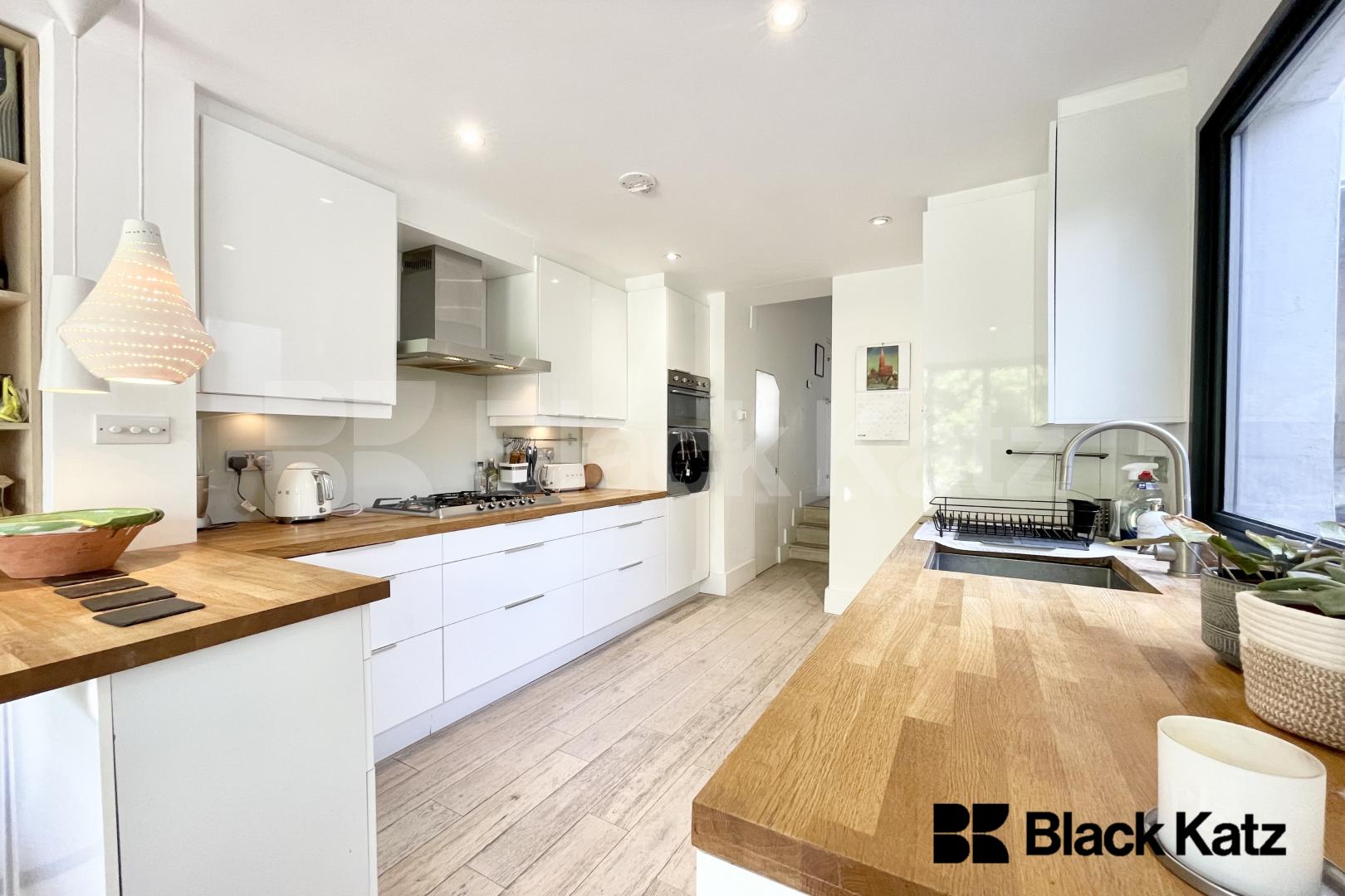 Beautiful garden flat marrying period charm with contemporary living Gowrie Road , Clapham Junction 